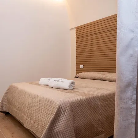 Romagnosi 14 Bed & Breakfast 3*