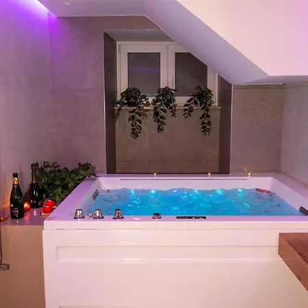 Romagnosi 14 Bed & Breakfast 3*